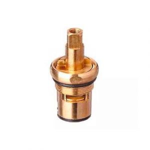 Кран-букса (7x7) РУС под квадрат, М18 кер. (шток 16 мм. 180 2 резьбы) — изображение 1